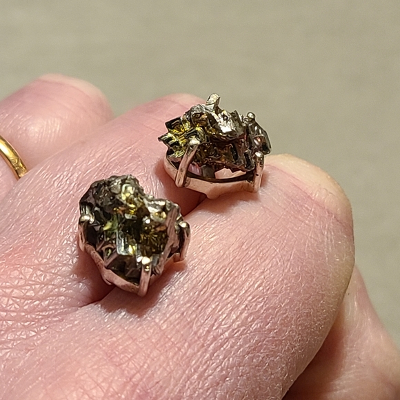 Bismuth and silver stud earrings iridescent - Picture 5 of 7